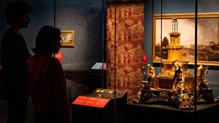 See historic treasures and iconic costumes in Pirates at the National Maritime Museum. Image courtesy of Golden Tours.