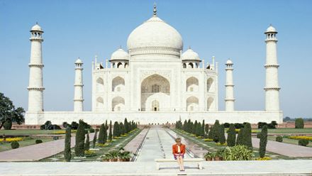 Découvrez le parcours émouvant de la princesse Diana à travers des images candides de sa vie, dont la photo emblématique du Taj Mahal. Avec l'aimable autorisation de Golden Tours.