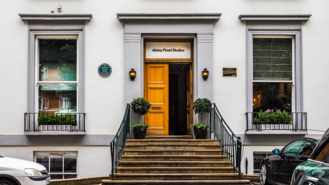 The front and stairs leading up to Abbey Road Studios.