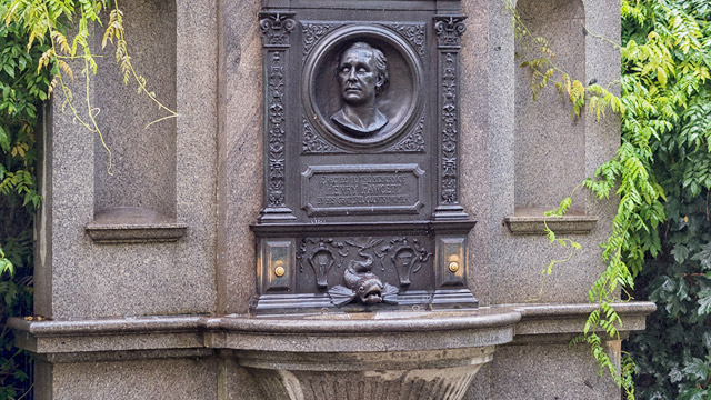 Fontaine en pierre dans Londres