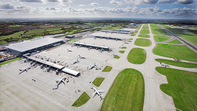 Aéroport de Londres Stansted, photo gracieusement fournie par Stansted Airport. Vue aérienne de l'aéroport de Londres Stansted
