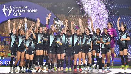NJ/NY Gotham FC celebrate their victory in the CONCACAF W Champions Cup Final match with Tigres UANL at Universitario Stadium on 24 May 2025 in Monterrey, Mexico. Credit: Azael Rodriguez. Image courtesy of 2025 NWSL.