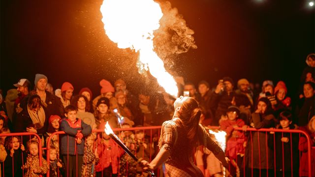 Live fire breathing artist impresses crowds at Stow Firework Spectacular 