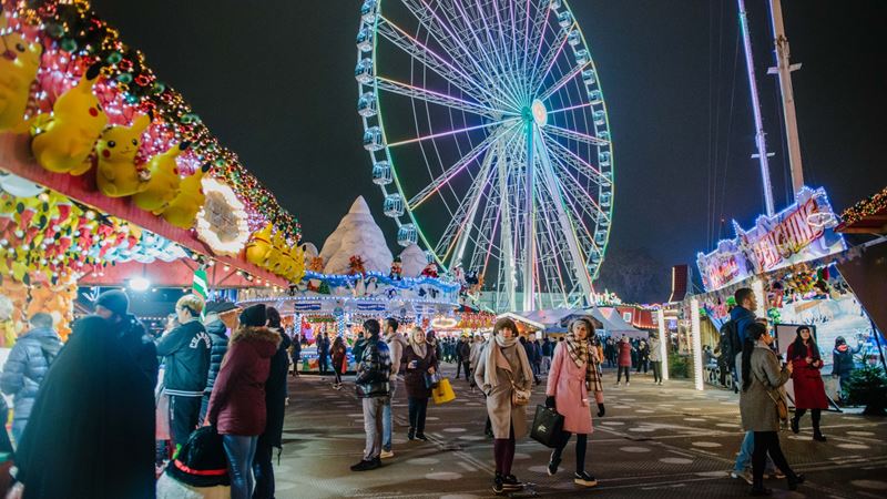 Winter Wonderland is one of the most magical things to enjoy during winter. Credits: Carolina Faruolo / FANATIC. Image courtesy of Winter Wonderland. People wandering around the stalls of the Winter Wonderland with a Ferris Wheel in the background.