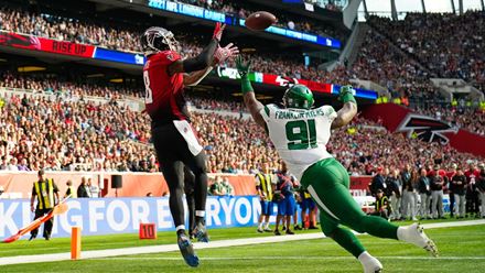Athletes at the NFL London Games. Image courtesy of NFL.