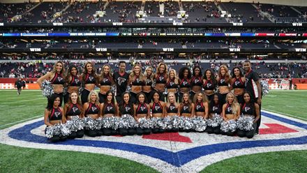 Cheerleaders at the NFL London Games. Image courtesy of NFL.
