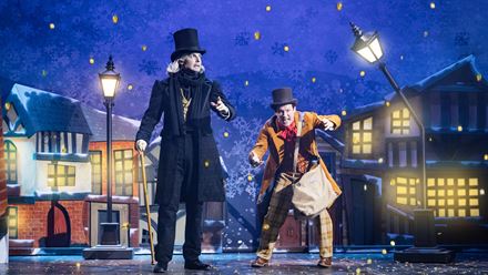 This Christmas comedy is packed with slapstick mishaps and unexpected twists. Credit: Mark Senior. Image courtesy of London Theatre Direct.