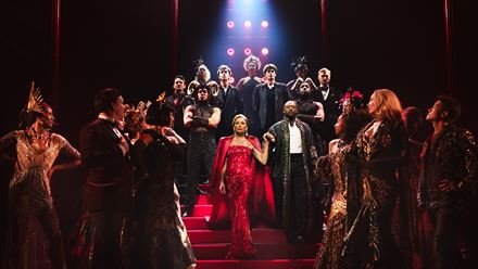 Découvrez l'adaptation musicale du film à succès Le diable s'habille en Prada, actuellement à l'affiche dans le West End de Londres, sur une musique créée par Sir Elton John. Avec l'aimable autorisation de Dewynters/ Crédit photo : Matt Crockett