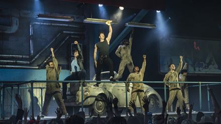 Sing along to your favourite tunes, soak up those summer vibes and relive an all‑American classic in the most unforgettable way. Credit: Matt Crockett. Image courtesy of London Theatre Direct.