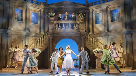 Follow Long Island socialite Tracy Lord as she plans her lavish wedding. Credit: Pamela Raith Photography. Image courtesy of London Theatre Direct.