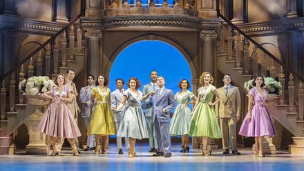 Returning for the first time in over a decade, this golden-age musical theatre production is ready to dazzle audiences. Credit: Pamela Raith Photography. Image courtesy of London Theatre Direct.