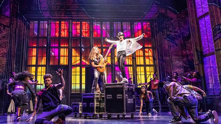Allez voir l'incomparable MJ The Musical à Londres et découvrez le génie créatif qui a propulsé sur la scène mondiale l'un des plus grands artistes de tous les temps. Avec l'aimable autorisation de Dewynters/ crédit photo: Johan Persson.