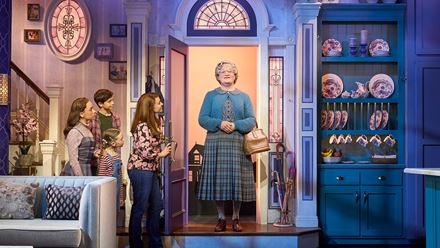 Verfolgen Sie die Geschichte von Mrs. Doubtfire nach dem berühmten Film mit dem verstorbenen Robin Williams in der Hauptrolle. Bild mit Genehmigung von Dewynters.