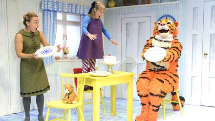 Découvrez un classique de la littérature jeunesse au Theatre Royal Haymarket avec The Tiger Who Came to Tea. Crédit photo : Robert Day. Avec l'aimable autorisation de Helen Snell.