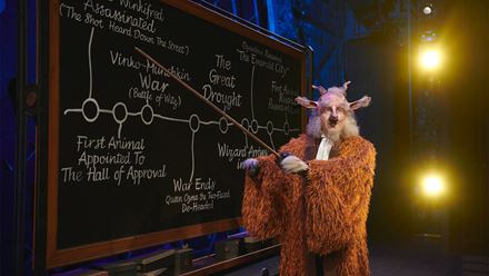 David McKechnie joue le rôle du Dr Dillamond dans la comédie musicale Wicked, à Londres. Image fournie par Matt Crockett.