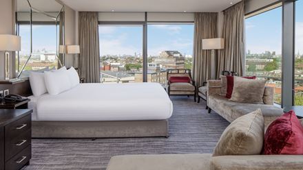Stay in a stylish suite with views of London at DoubleTree by Hilton London Greenwich. Image courtesy of Hilton.