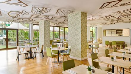 Urban Meadow is set against a sophisticated, London urban backdrop, with a terrace for al fresco dining. Image courtesy of Hilton.