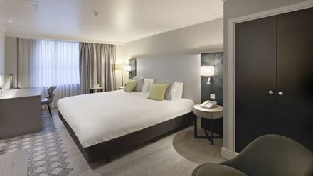 Experience spacious rooms and modern facilities at DoubleTree by Hilton London Kensington. Image courtesy of Hilton.