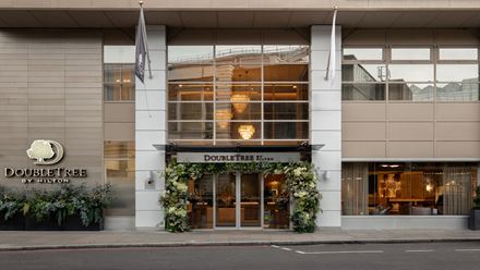 Stay in the heart of London at the Doubletree by Hilton London Victoria © Stevie Campbell. Image courtesy of Hilton.