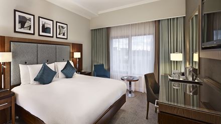Experience spacious rooms and modern facilities at DoubleTree by Hilton London Victoria. Image courtesy of Hilton.