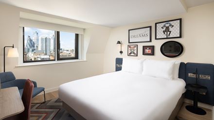 Stay close to top London attractions at Hampton by Hilton London City. Image courtesy of Hilton.