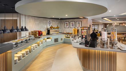 Start the day with a delicious breakfast at Hampton by Hilton London City. Image courtesy of Hilton.