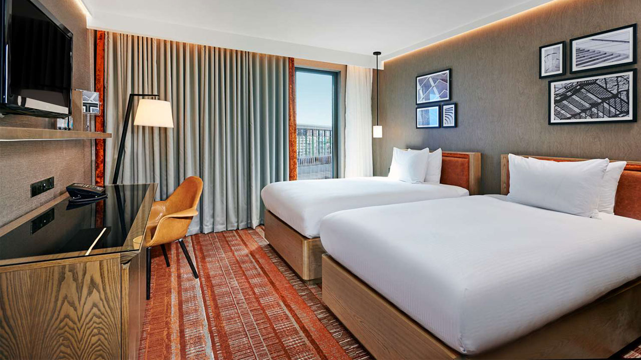 Entdecken Sie die familienfreundlichen Attraktionen Londons vom Hilton London Tower Bridge aus. Bild mit Genehmigung von Hilton. Zweibettzimmer im Hilton London Tower Bridge.
